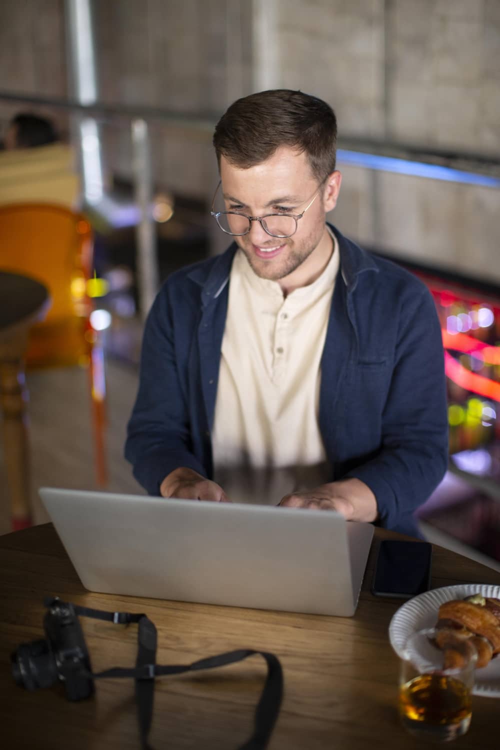 travel blogger ordering white label products